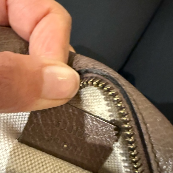 Gucci! Preloved GG supreme ophidia mini messenger!!comes with a box - Picture 8 of 16